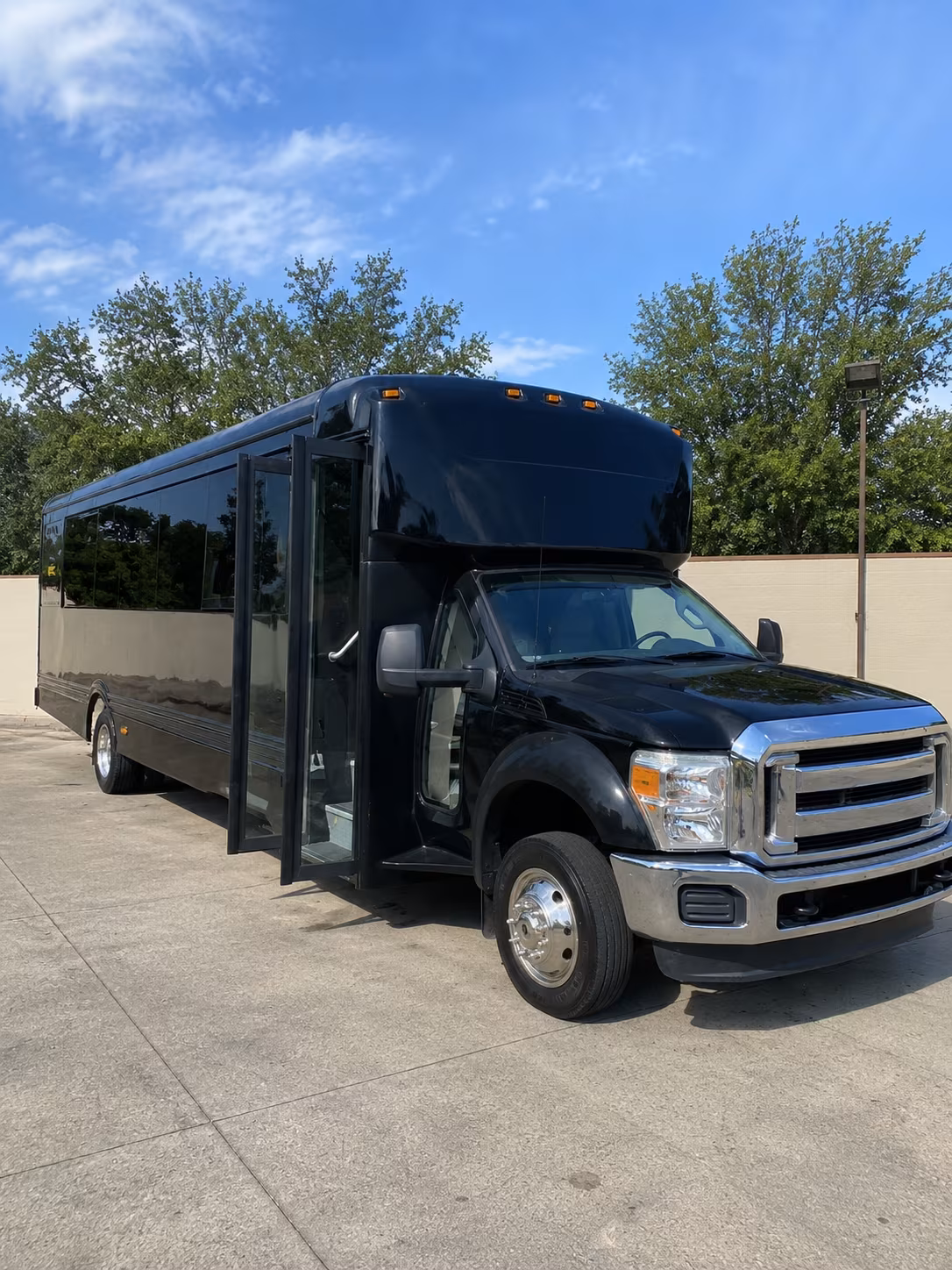 commerce city 20 passenger party bus