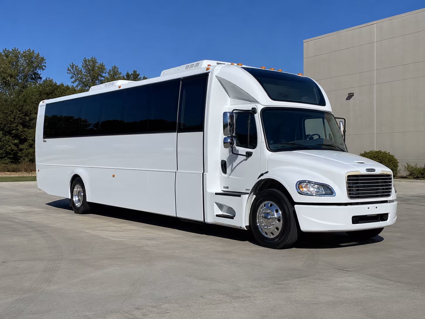 commerce city 28 passenger party bus