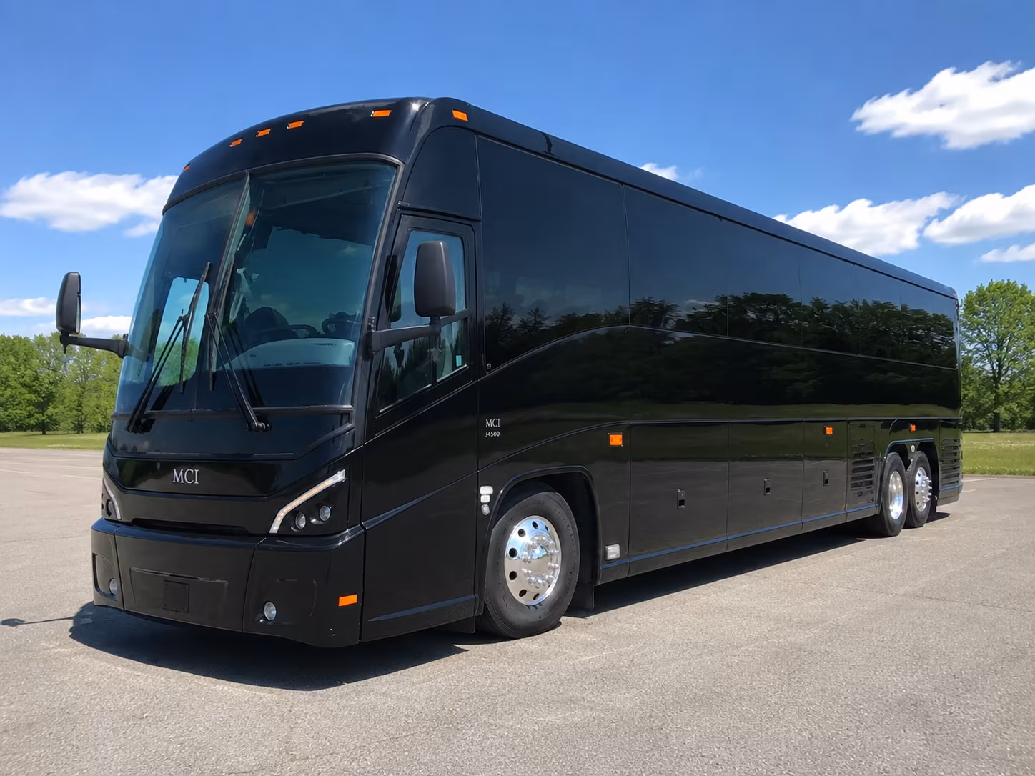 ski group charter buses from commerce city to den and mountain airports
